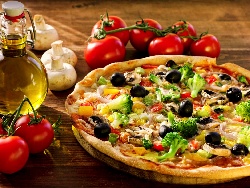 Вкусна лесна вегетарианска постна зеленчукова пица с готово тесто, броколи, гъби, чушки и маслини - снимка на рецептата